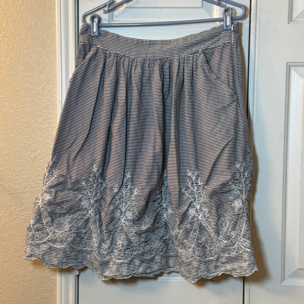 NY Collection Black & White Striped Skirt, Pockets, White Stitched Flowers Sz 12